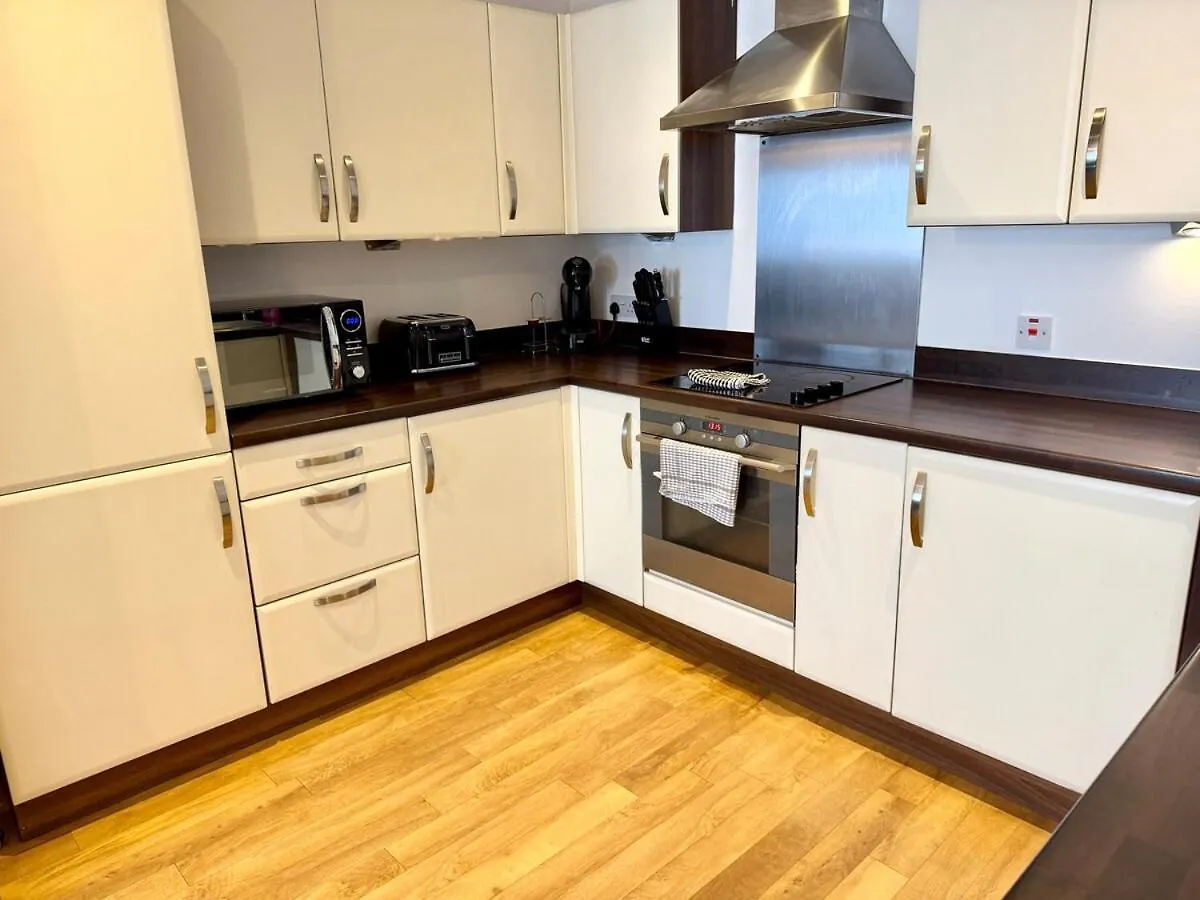 Charming 1BR Apartment In Heart of Cardiff Bay