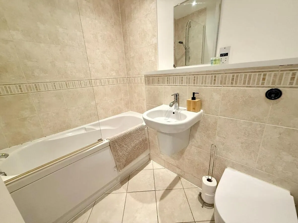 Charming 1BR Apartment In Heart of Cardiff Bay